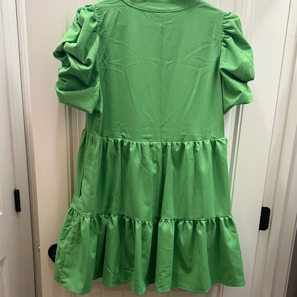 entro Large Women’s Bright Green Tiered Puff-Sleeve Dress - Picture 5 of 5